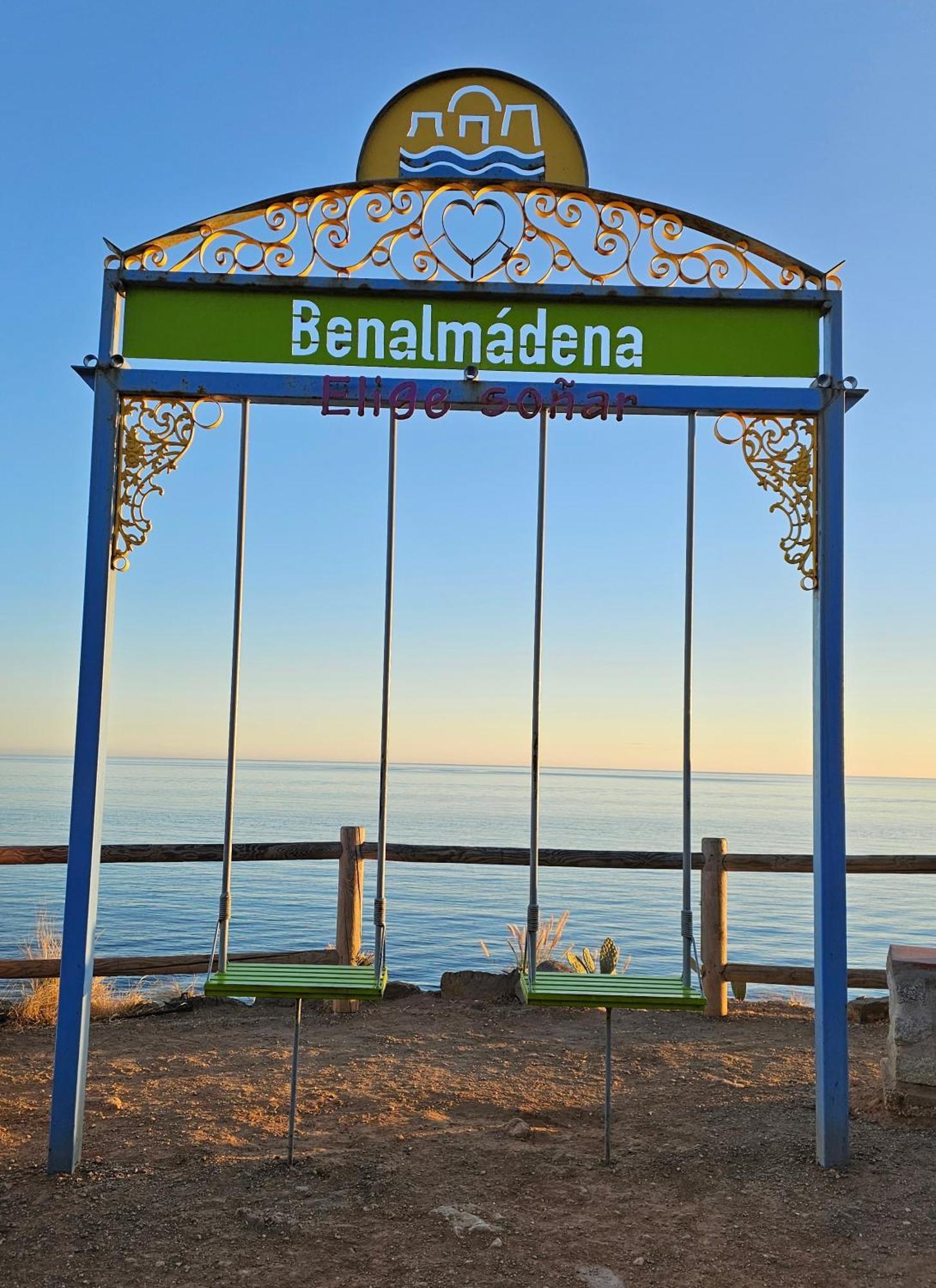 Apartamento Entero, Enormes Piscinas, Terraza Y Playa Benalmádena Exterior foto