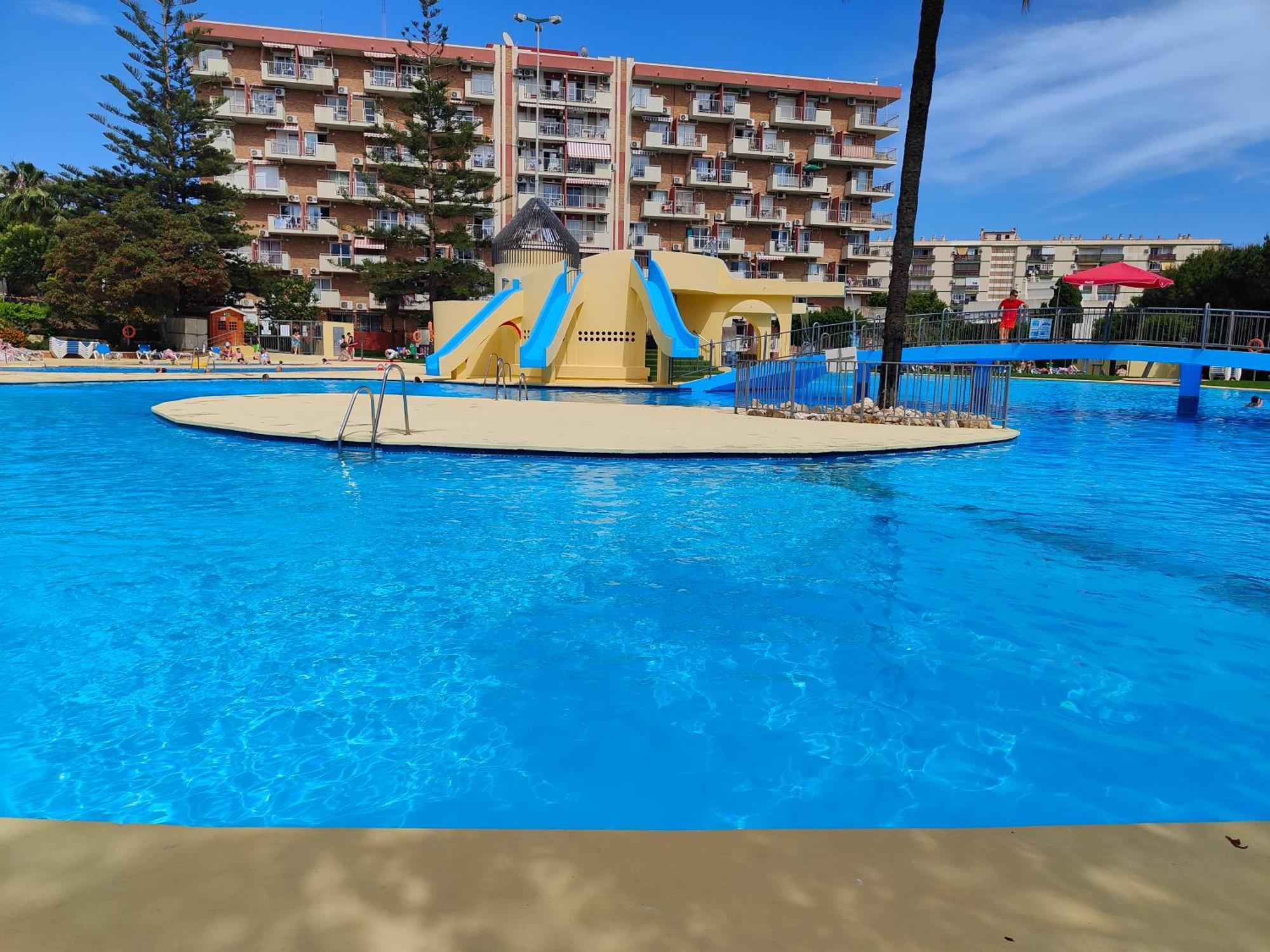 Apartamento Entero, Enormes Piscinas, Terraza Y Playa Benalmádena Exterior foto